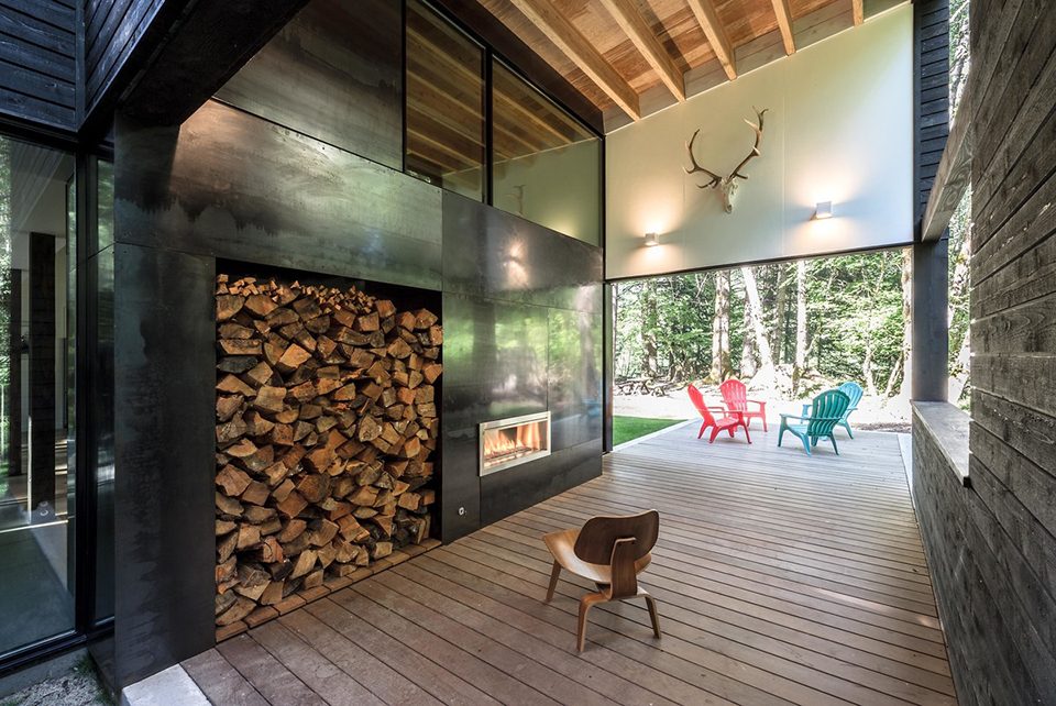 Courtyard House on a River by Robert Hutchison Architecture