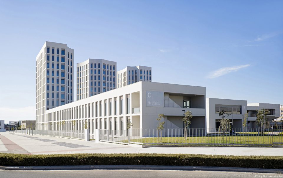 Faculty of Medicine at Campus of Health Sciences of UGR University Granada by Cruz y Ortiz Arquitectos