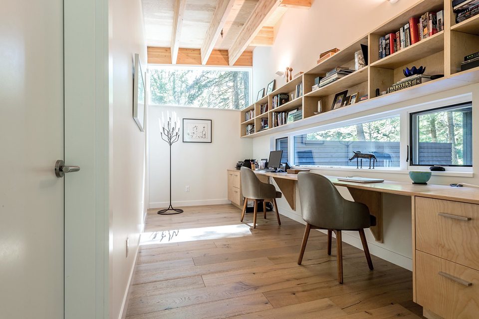 Courtyard House on a River by Robert Hutchison Architecture