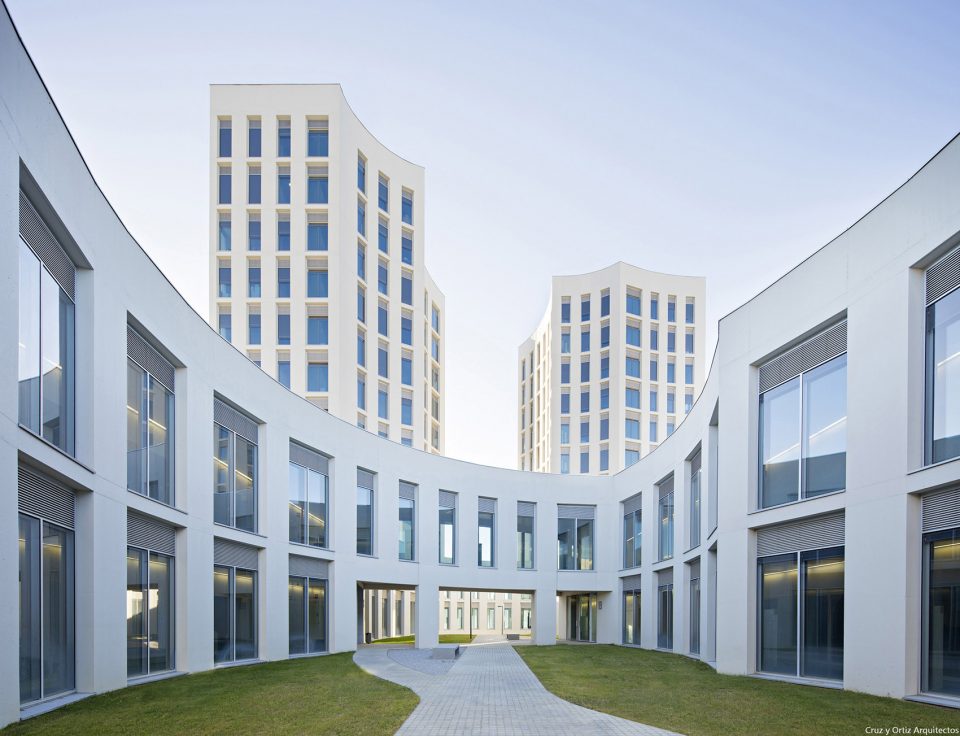 Faculty of Medicine at Campus of Health Sciences of UGR University Granada by Cruz y Ortiz Arquitectos