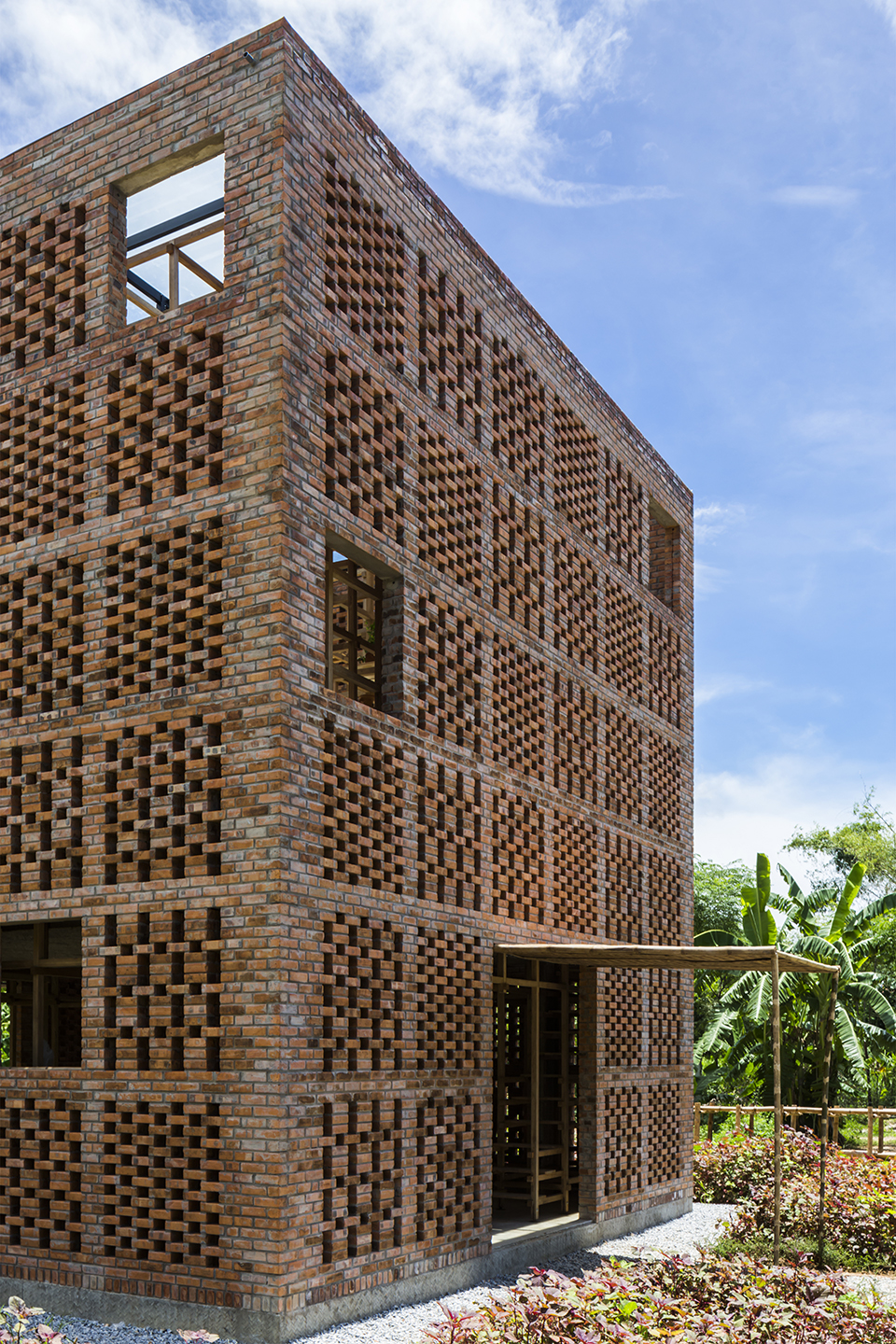 Terracotta Rapt Studio Terra Cotta Studio by Tropical Space - 谷德设计网