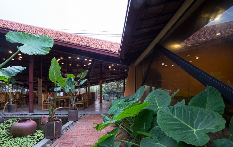 Ao May Restaurant by Aline Architect