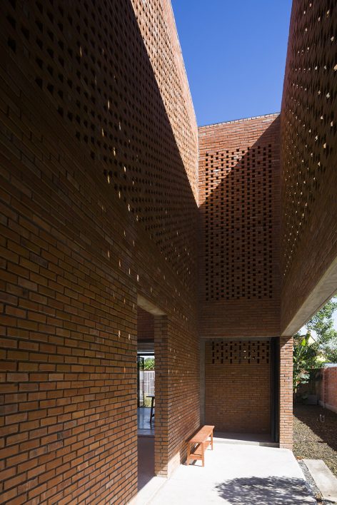 LONG AN HOUSE Vietnam by Tropical Space Co.Ltd