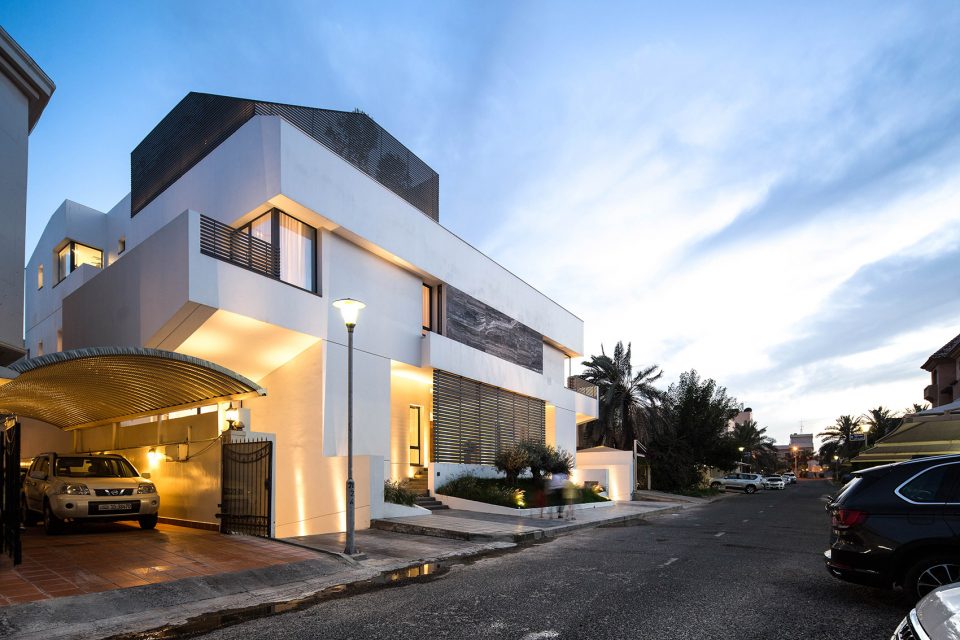A house in Yarmouk by Studio Toggle
