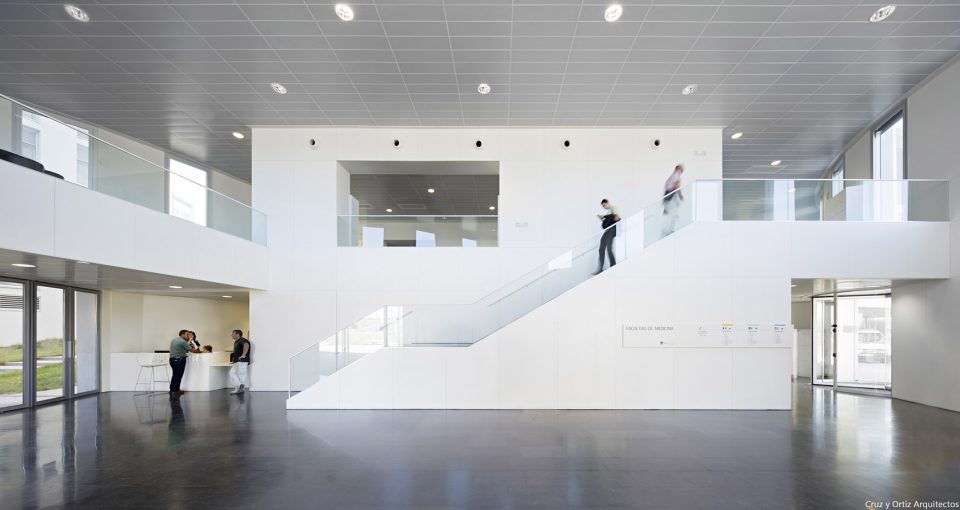 Faculty of Medicine at Campus of Health Sciences of UGR University Granada by Cruz y Ortiz Arquitectos