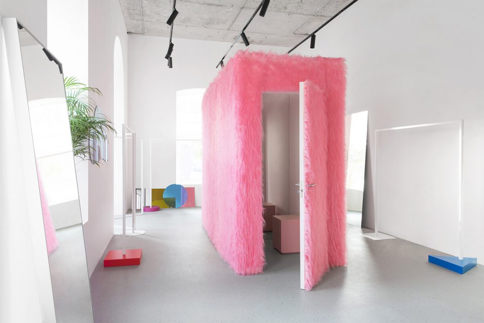 Likeshop showroom Russia by Eduard Eremchuk