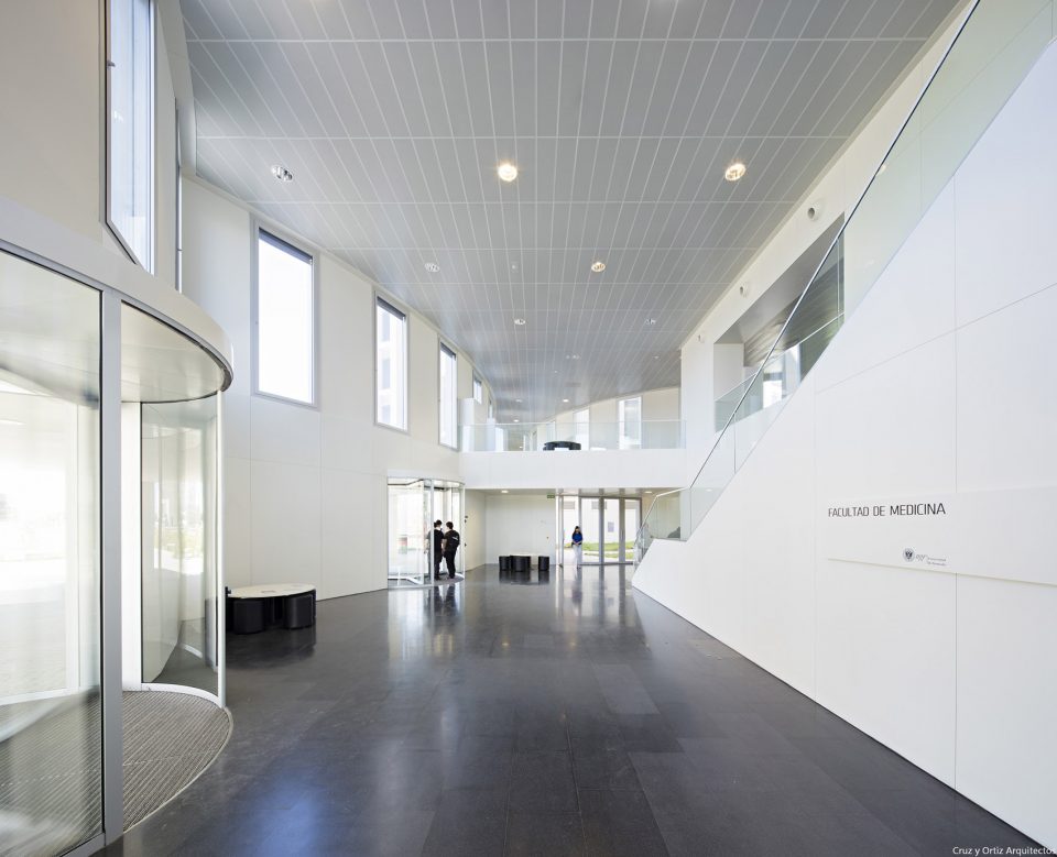 Faculty of Medicine at Campus of Health Sciences of UGR University Granada by Cruz y Ortiz Arquitectos