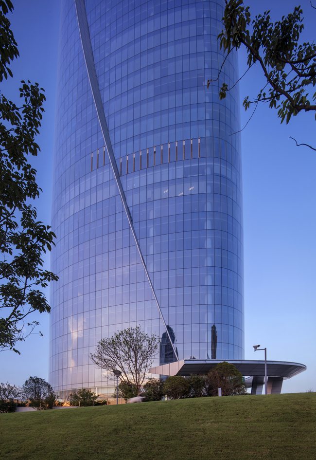 nanchang sinic center china by shanghai tianhua architecture planning engineering ltd