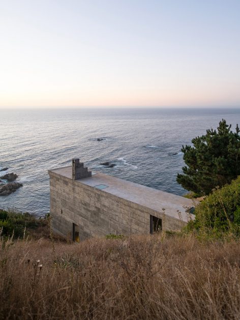Loba House by Pezo von Ellrichshausen