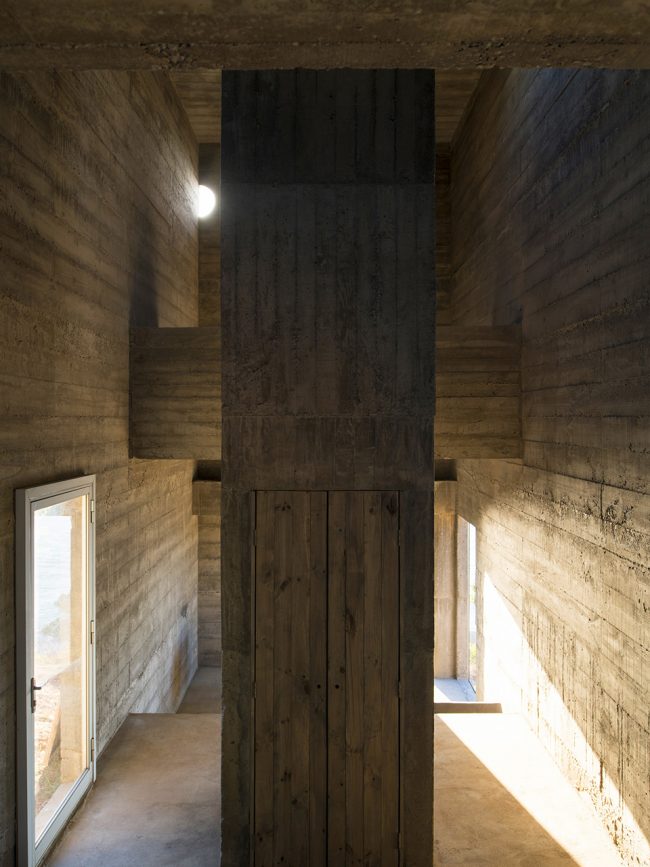 Loba House by Pezo von Ellrichshausen