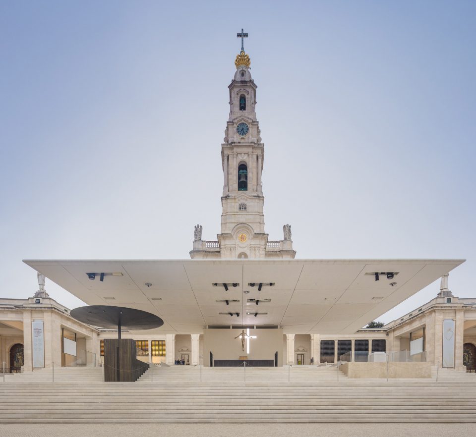 Outdoor Altar in the Prayer Area by Paula Santos Arquitectura