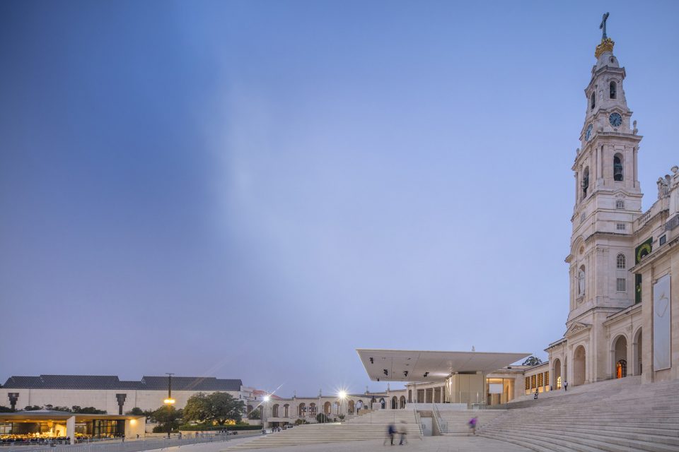 Outdoor Altar in the Prayer Area by Paula Santos Arquitectura