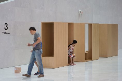 public seating separation and connection shel han