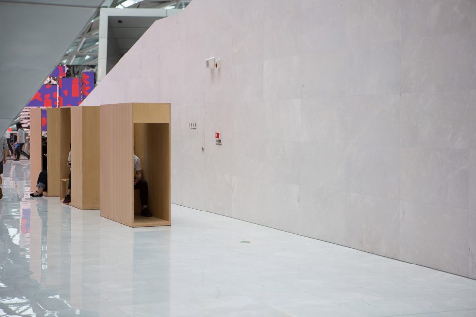 public seating separation and connection shel han