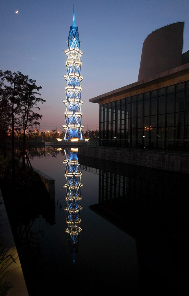 夜幕中的景观塔和图书馆 The tower and Library in the night observation tower ECADI