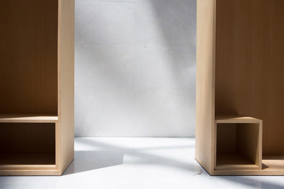 public seating separation and connection shel han