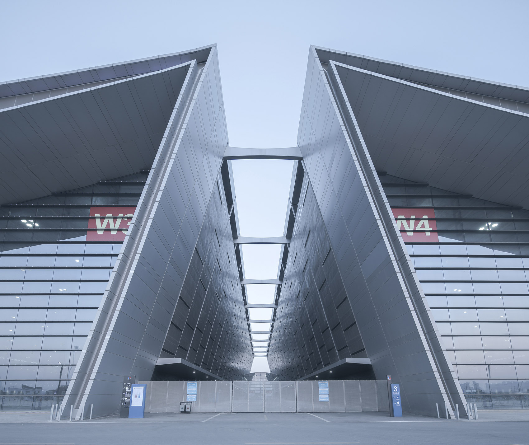 长沙国际会展中心 / 同济大学建筑设计研究院 曾群建筑研究室