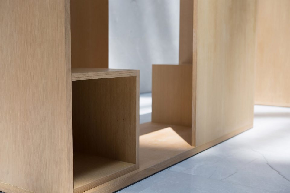 public seating separation and connection shel han