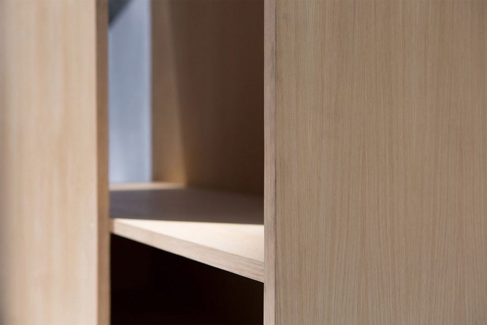 public seating separation and connection shel han