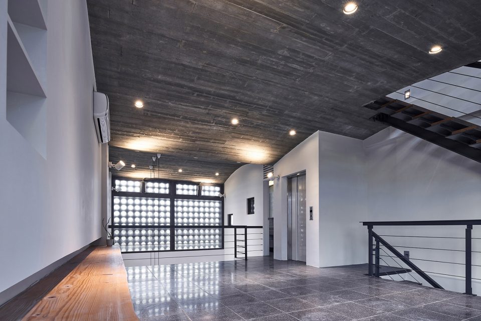 mezzanine3 opening row house emerge architects