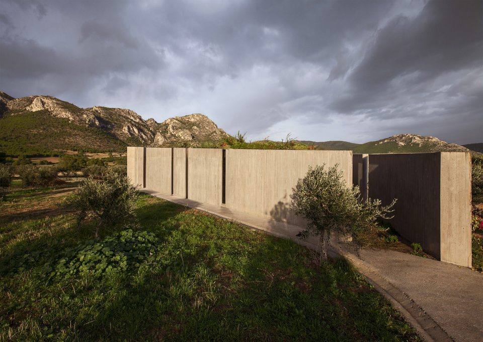 Residence in Megara by tense architecture 006 960x679