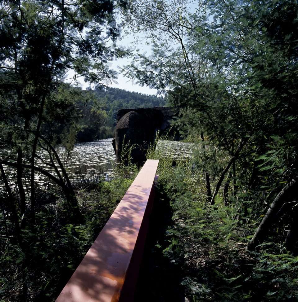 resting area in santa clara a velha by jose adriao arquitectos