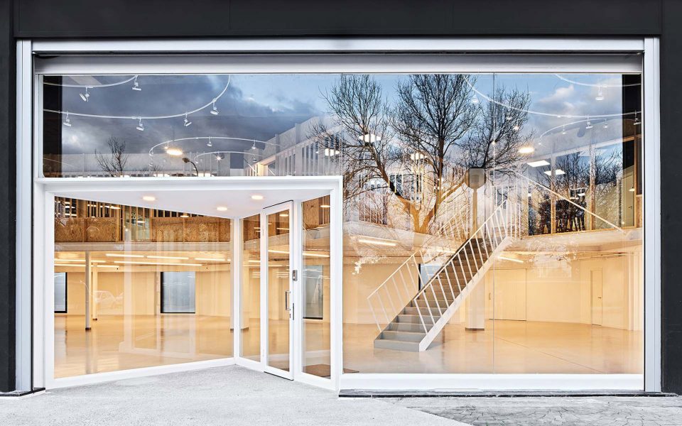 SHOWROOM PLICOSA Palma de Mallorca Spain by Miel Arquitectos