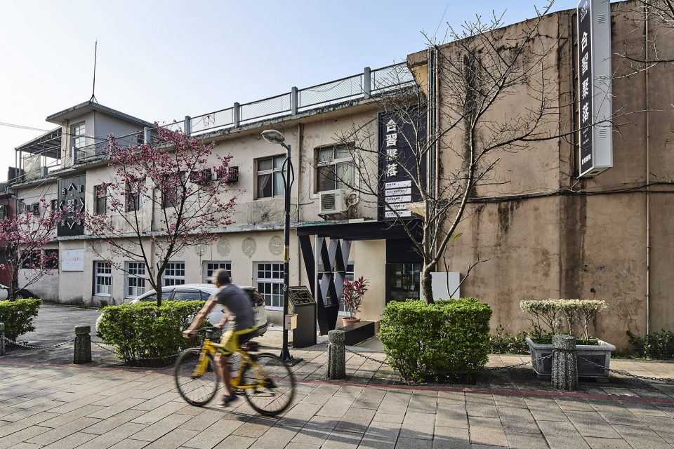 Ward with V dots by BP ARCHITECTS