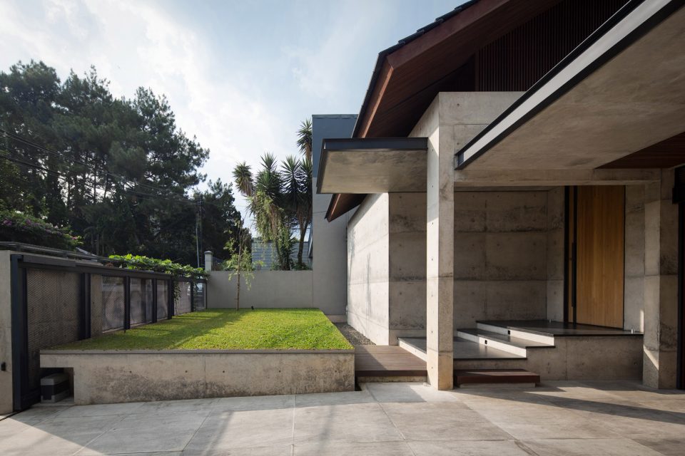 HIKARI HOUSE Indonesia by Pranala Associates