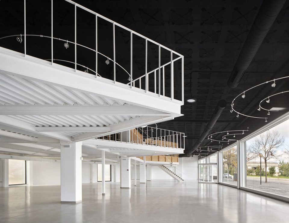 SHOWROOM PLICOSA Palma de Mallorca Spain by Miel Arquitectos