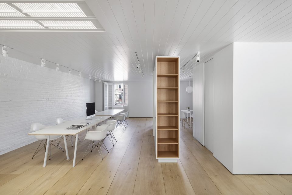 Studio Bluecerigo by Alain Carle Architecte