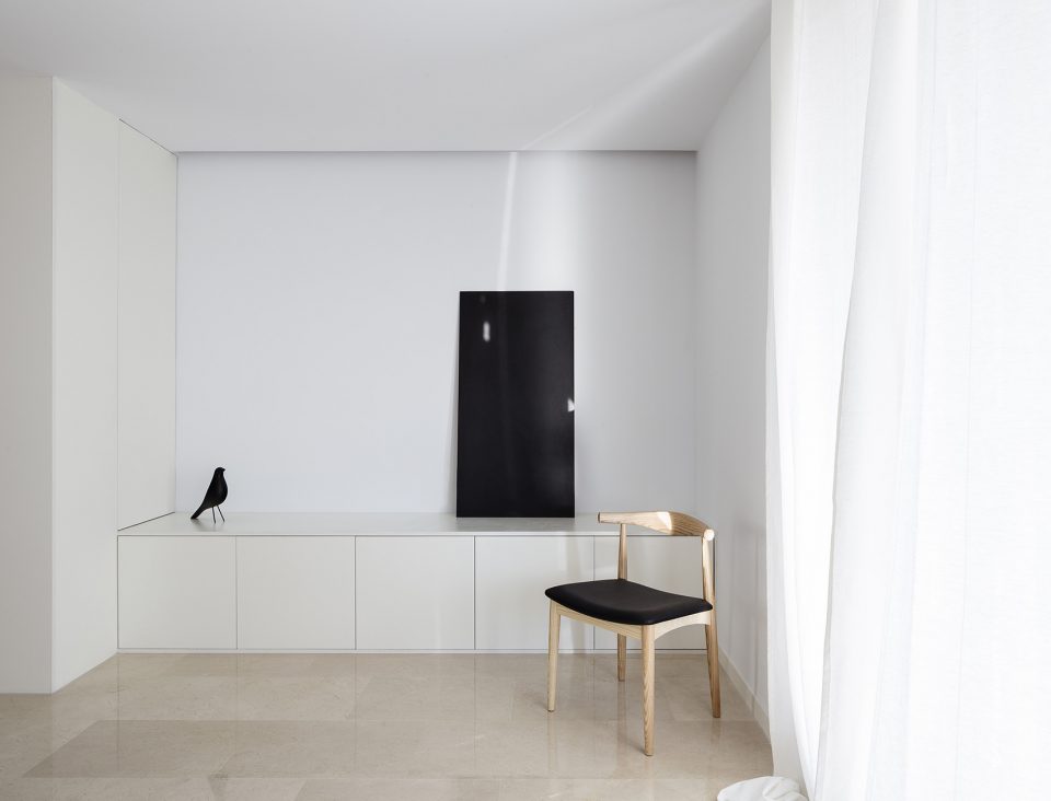 C15 Apartment by Carlos Segarra Arquitectos
