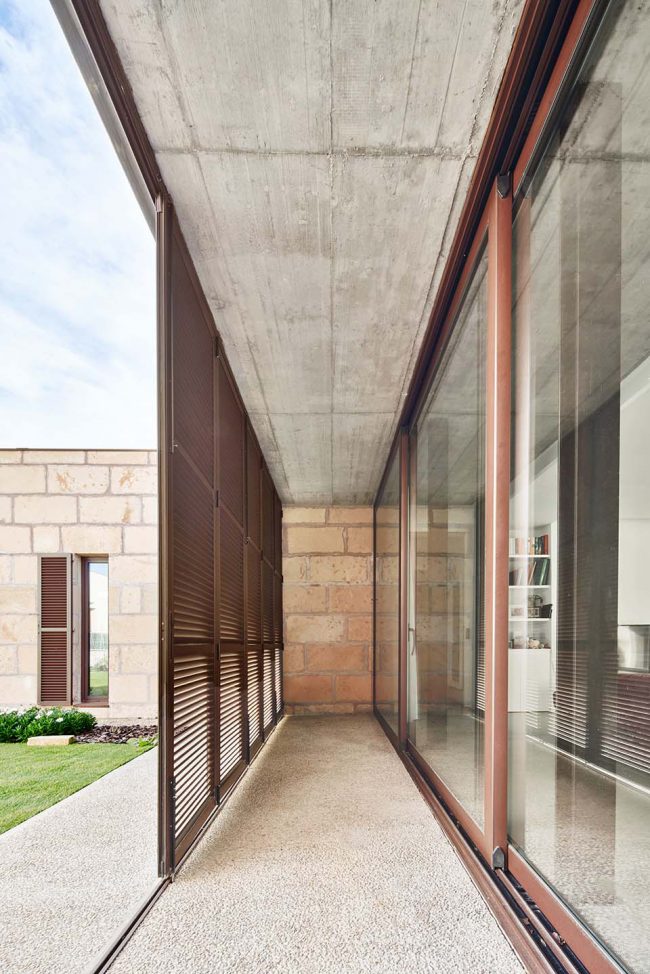 CASA ES CARNATGE by Miel Arquitectos