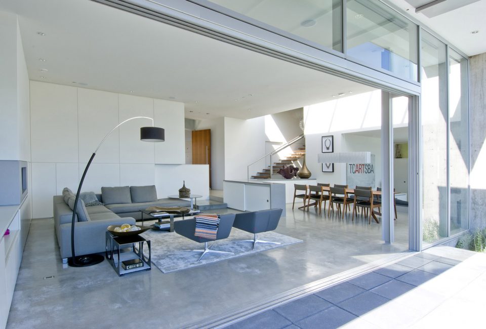 Esquimalt House West Vancouver Canada by McLeod Bovell Modern Houses
