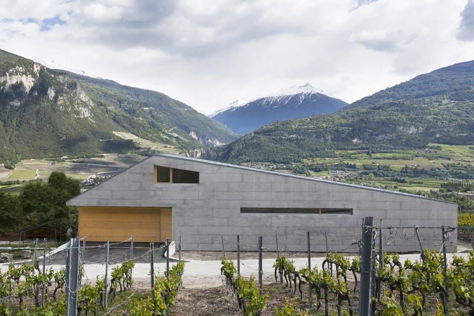 Villa Molignon Switzerland by ATELIER