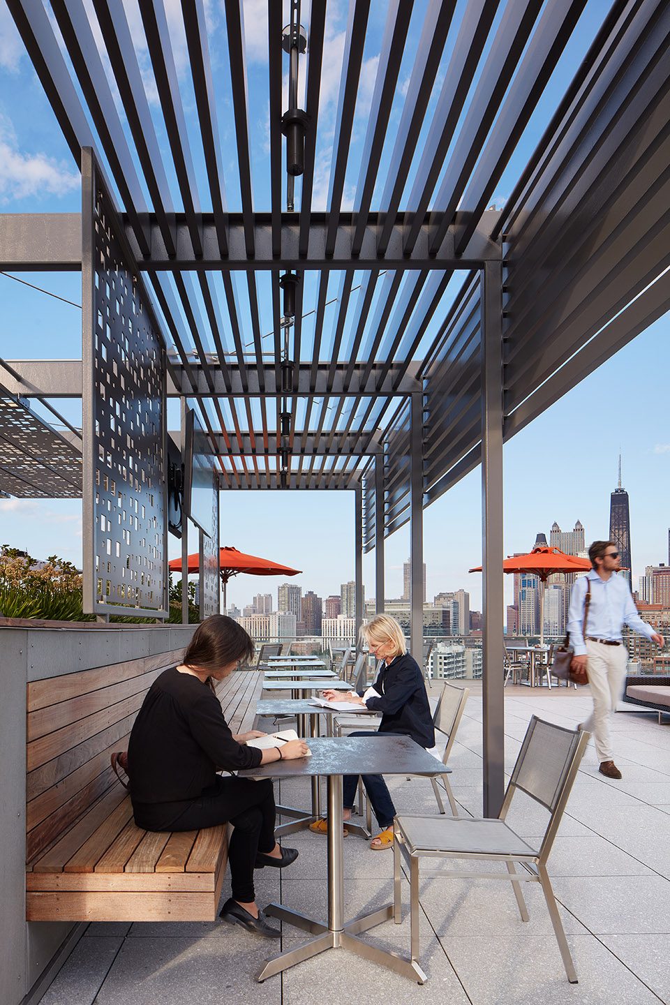 600 West Chicago Roof Deck by von Weise Associates
