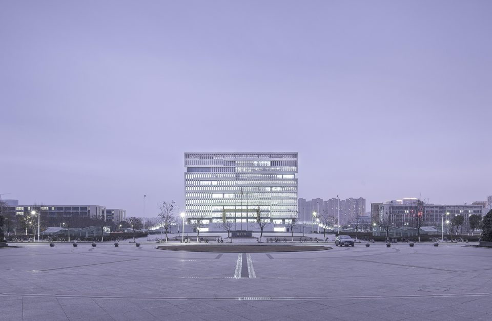 library of south lake campus of wuhan university of technology china by architectural design and research institute of scut 1