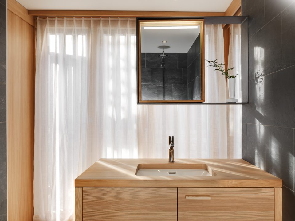 House EKC by Ralph Germann architectes