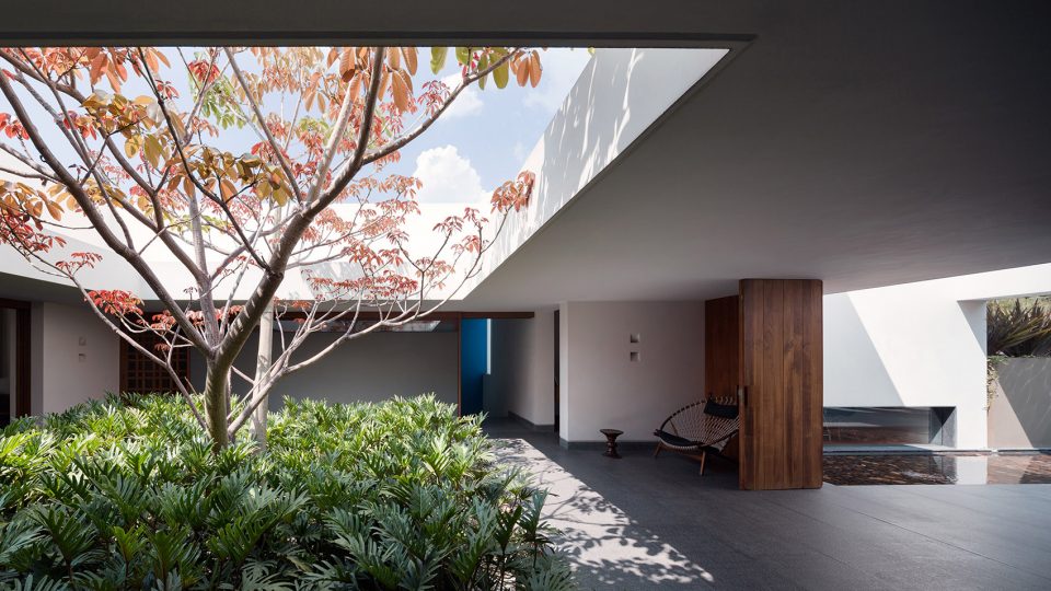 LL328 by CDM Casas de México