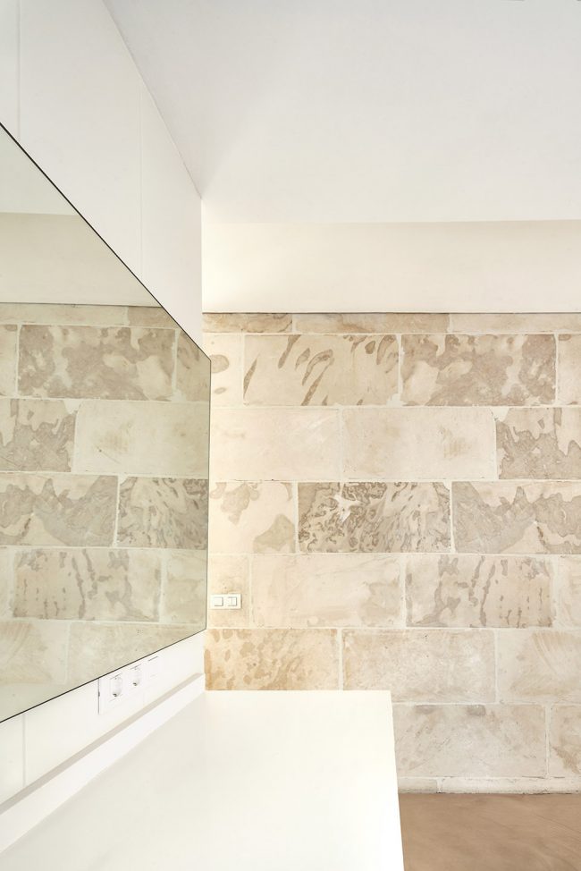 CASA ES CARNATGE by Miel Arquitectos