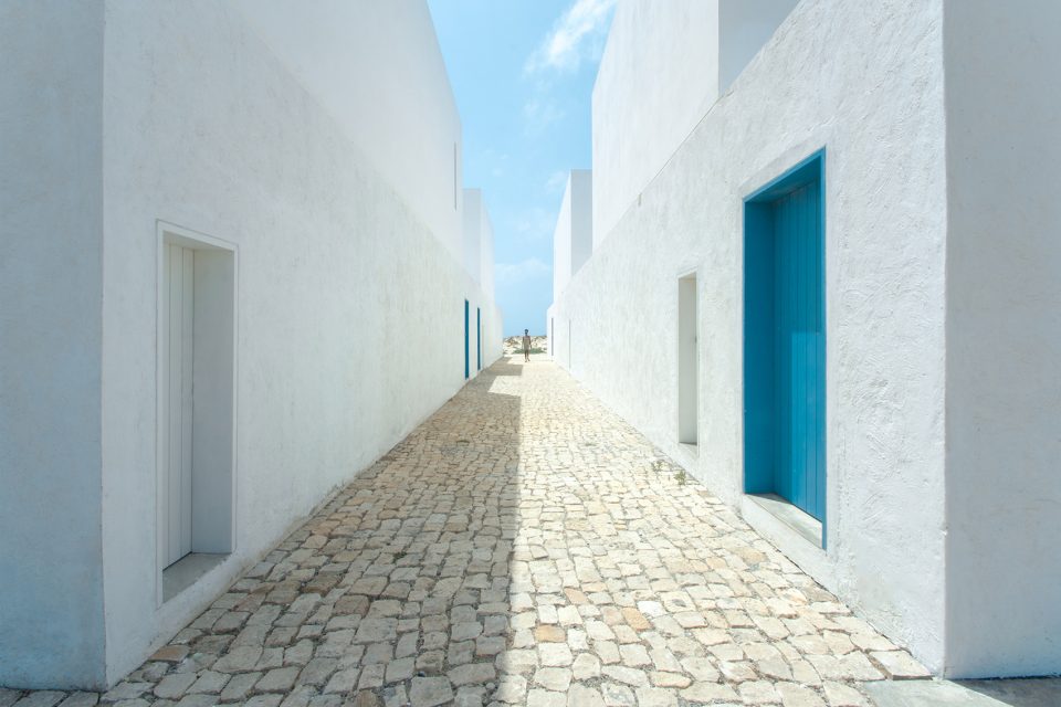 detached houses at praia do estoril by jose adriao arquitectos
