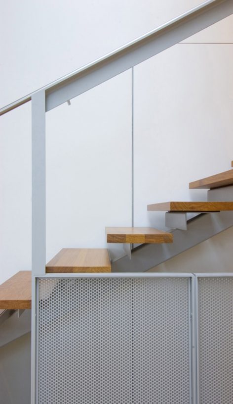 Esquimalt House West Vancouver Canada by McLeod Bovell Modern Houses