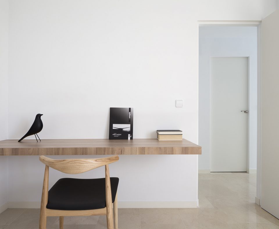 C15 Apartment by Carlos Segarra Arquitectos