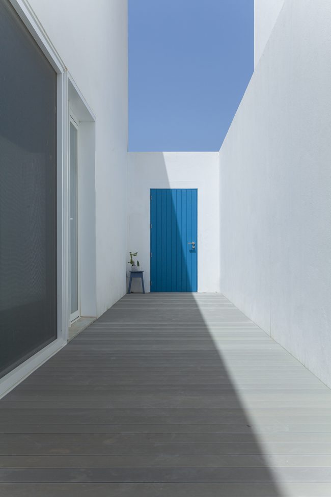 detached houses at praia do estoril by jose adriao arquitectos