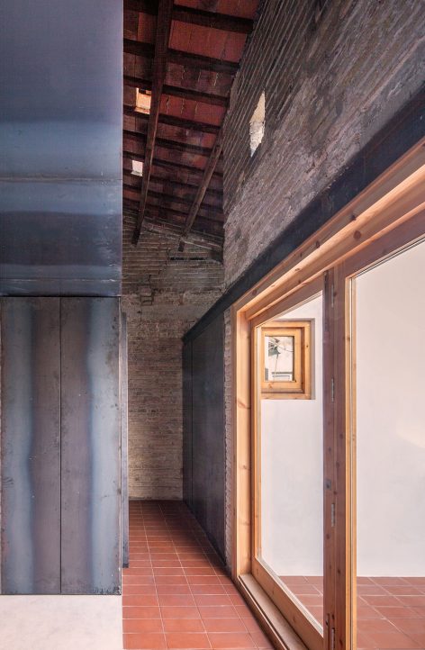 Tubella House by Agora Arquitectura