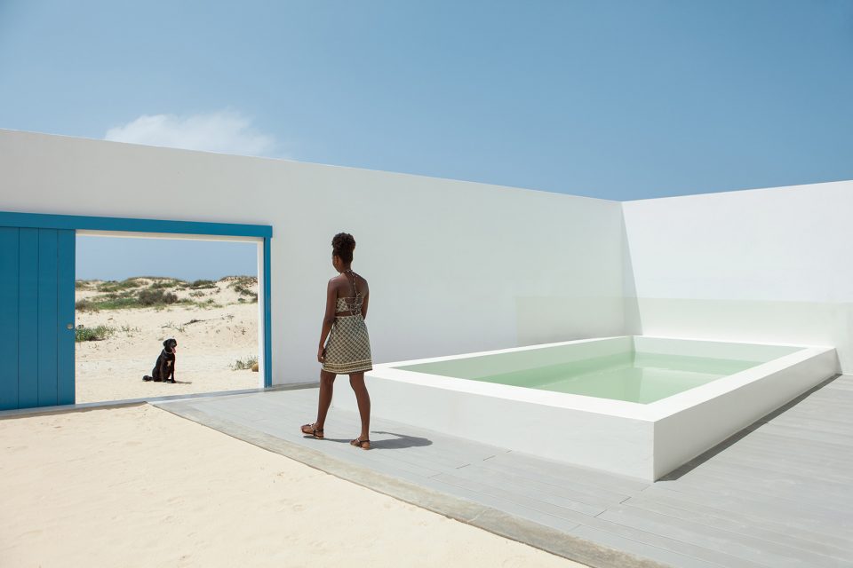 detached houses at praia do estoril by jose adriao arquitectos