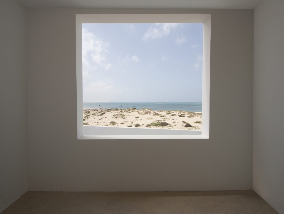 detached houses at praia do estoril by jose adriao arquitectos