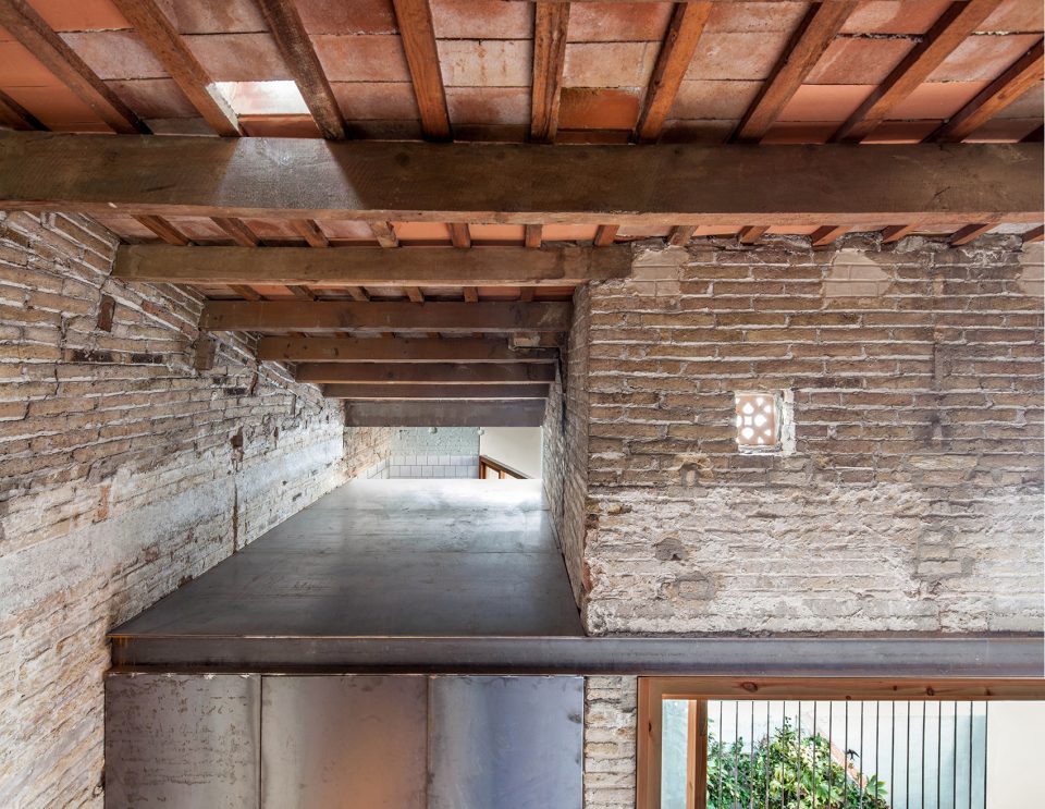 Tubella House by Agora Arquitectura