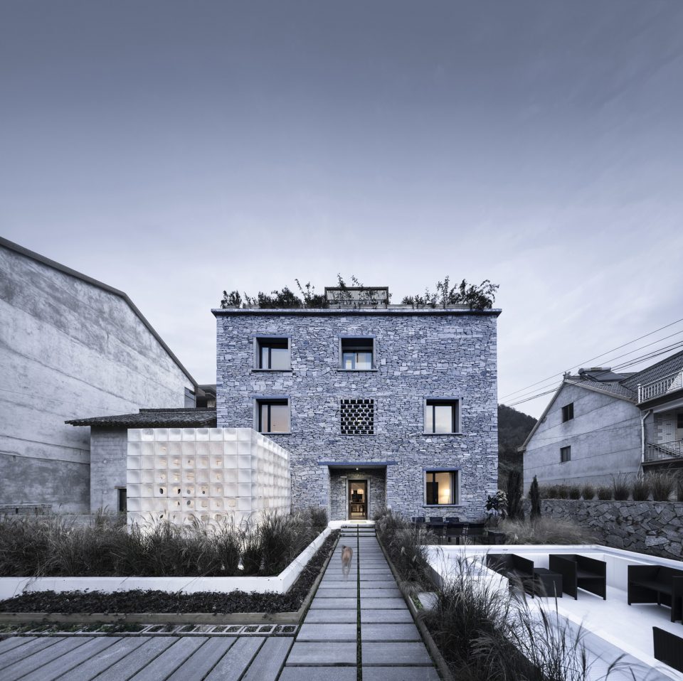 LEI House China by AZL Architects