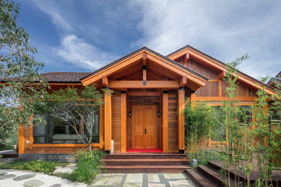 American style4 wood structure resort villa